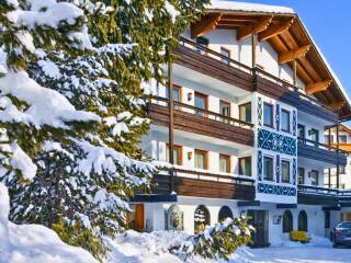 02. Catered chalet Alber Sankt Anton Parkeerplaats