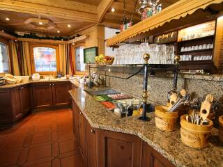 03. Catered chalet Tirolerhof Serfaus Inclusief ontbijt 1