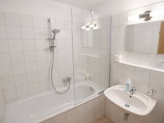 05. Catered chalet Gabl Sankt Anton Badkamer