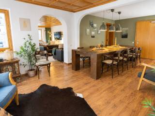 08. Catered chalet Alber Ski Arlberg Ruime woonkamer