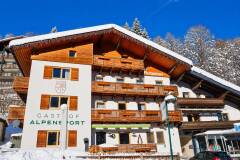01. Catered chalet Alpensport Saalbach Hinterglemm Aanzicht Snow 2
