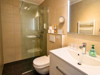11. Catered chalet Hans Sankt Anton Badkamer 3